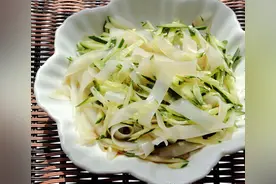 如何做出美味又卫生的陕西凉皮？看过一遍都会做！图片