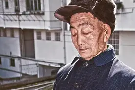 孙子给85岁爷爷拍了一组照片，帅爆了全中国！图片