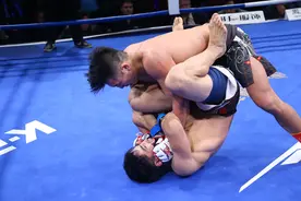 世界拳王云集三亚 MMA巨星张立鹏苦战完胜中亚最强搏击王者图片