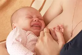 宝宝拒喝母乳 妈妈们知道如何解决哺乳问题吗？图片