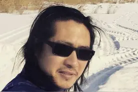 韩寒撞脸腾格尔 网友调侃：不要侮辱腾格尔的颜值图片