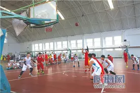 中小学生篮球联赛落幕图片