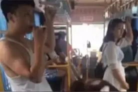 女子乘公交跌倒 扯下男乘客裤子图片