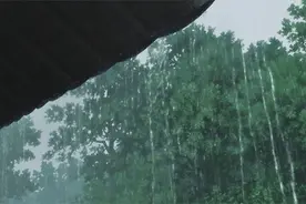 被雨困住的城市，有歌混着雨声降落。图片