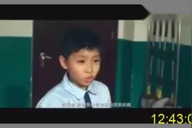小明和土豆在教室打闹，结果小明输了，小明说让他找不到回家的路视频封面