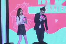 唐嫣和罗晋婚纱照流出，设计师和昆凌的婚纱是同一个！视频封面