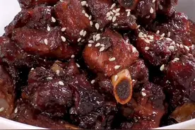 电饭煲做糖醋排骨，简单省事，每一块都酥烂脱骨！非常适合在宿舍开小灶呀 开学季采访一下