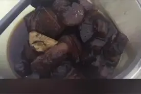 懒人红烧肉！！10块钱的两个人吃饱饱的！！