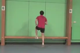 羽毛球“快如闪电”步伐练习：抬腿一定要迅速，落地一定要轻盈！视频封面