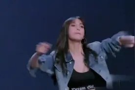 第一次见Angelababy跳舞，手臂的动作力度到位，连马甲线都出来了