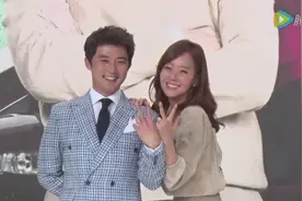 安在旭公布女儿百日照 一家三口满脸幸福视频封面