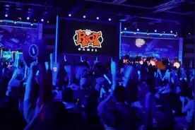 LOL精彩：大师兄Doublelift实力秀VN不输Uzi！视频封面