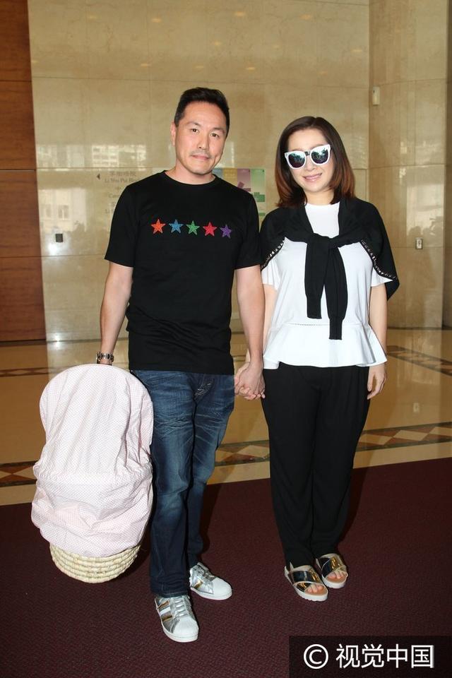 关心妍喜当妈产后顺利出院 与老公携爱女现身称将休息一年