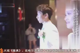 韩天宇刘秋宏大连举办婚礼，一对新人入场，奥运冠军王濛鼓掌