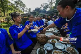 侗族百家宴：长桌上吃出一家亲图片