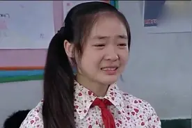 《暖春》时隔10年，如今爷爷坐轮椅与小花重聚，瞬间泪目！视频封面