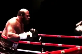 美国“黑拳之王”登上职业擂台打爆对手 酷似猛张飞凶狠无比图片