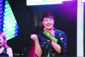 潘玮柏获粉丝惊喜庆生图片