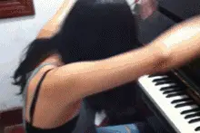 带你去音乐学院钢琴系的琴房看看啊！图片