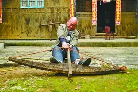 农民家藏百年打虎巨弩 八斤重射程500米古代流传至今图片