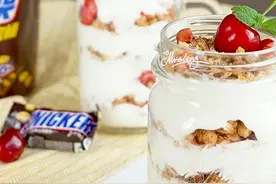 士力架麦片酸奶杯—士力架冷藏新吃法图片