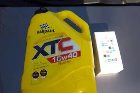 街头实验！ 俄女子为得免费iPhone不惜浑身浇满汽油图片