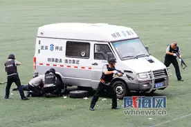 威海市保安服务总公司举行职工田径运动会图片