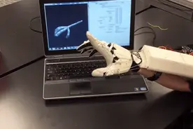 想要更好的 VR 体验？请先变身“扯线木偶”图片