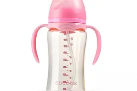 给宝宝准备个好奶瓶，让宝宝多喝水，防止宝宝水分流失图片