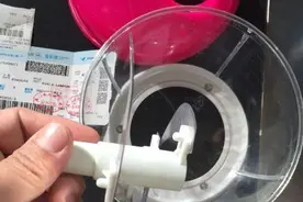 厦门机场：空降“绞肉机” 安检协助办托运图片