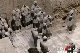 外籍记者赞叹中国兵马俑令人震撼图片