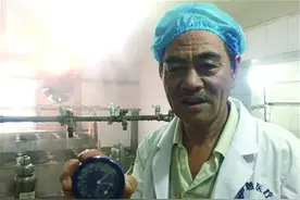医院煎药室最高温超60℃ 煎药师一天洗五次澡图片