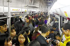 深圳这条地铁设置“商务舱”，是多此一举吗？图片
