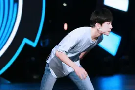 [TFBOYS][分享]160731 福利来了！千玺不发自拍，照样有图舔！图片