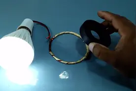 磁铁靠铜线圈就能发电点亮灯泡？这是真的吗，求大神科普辨别真假