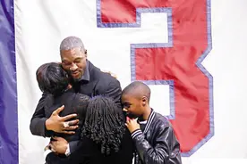 大本球衣退役仪式图片