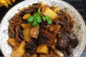 猪肉土豆炖松蘑图片