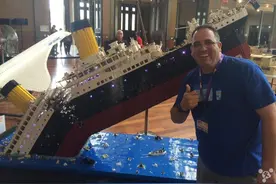 乐高版断裂的泰坦尼克号 露丝杰克在哪里？图片