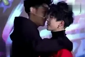 黄子韬节目上疯狂对易烊千玺说我爱你视频封面