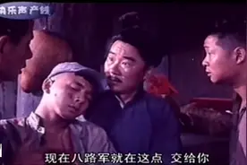 老幺逗大憨包，四叔跳下来我接住你，跳下来就后悔了太逗了！视频封面