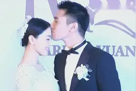 路人抓拍下的高圆圆 简单大方颜值不减视频封面