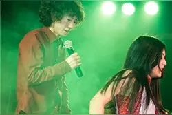 浮夸唱功！神曲《我的滑板鞋》歌手庞麦郎演唱会全程假唱图片