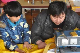 寒假不闲着 小学生造太阳图片
