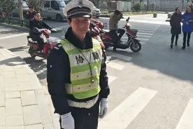 协警刘海友：我那忙碌而又温暖的十字路口图片