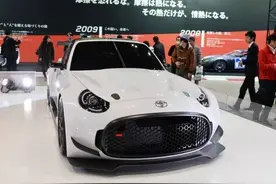 友情提醒：妹纸千万别让你男友去改装车展，容易分手！图片