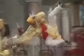 贝海石趁武林高手赴侠客岛之约一统武林，连谢烟客都跟着投降了视频封面