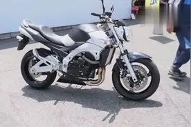 实拍铃木GSR 400，性能媲美本田CB400！视频封面