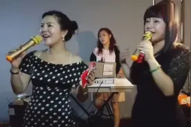 两位美女歌手演唱歌曲《舞女》，每个歌手都有一个舞台梦