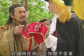 西洋使臣求皇帝赏赐肚兜送给爱妻，这一幕太逗了