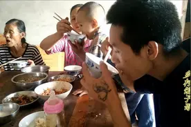 馆子哥一盘凉拌皮蛋，老家的米饭古老做法一家人吃的开开心心